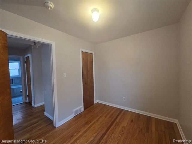 9560 Dixie, Redford, MI 48239