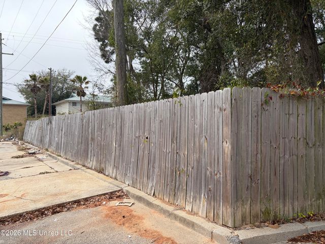 205 2nd Avenue, Long Beach, MS 39560