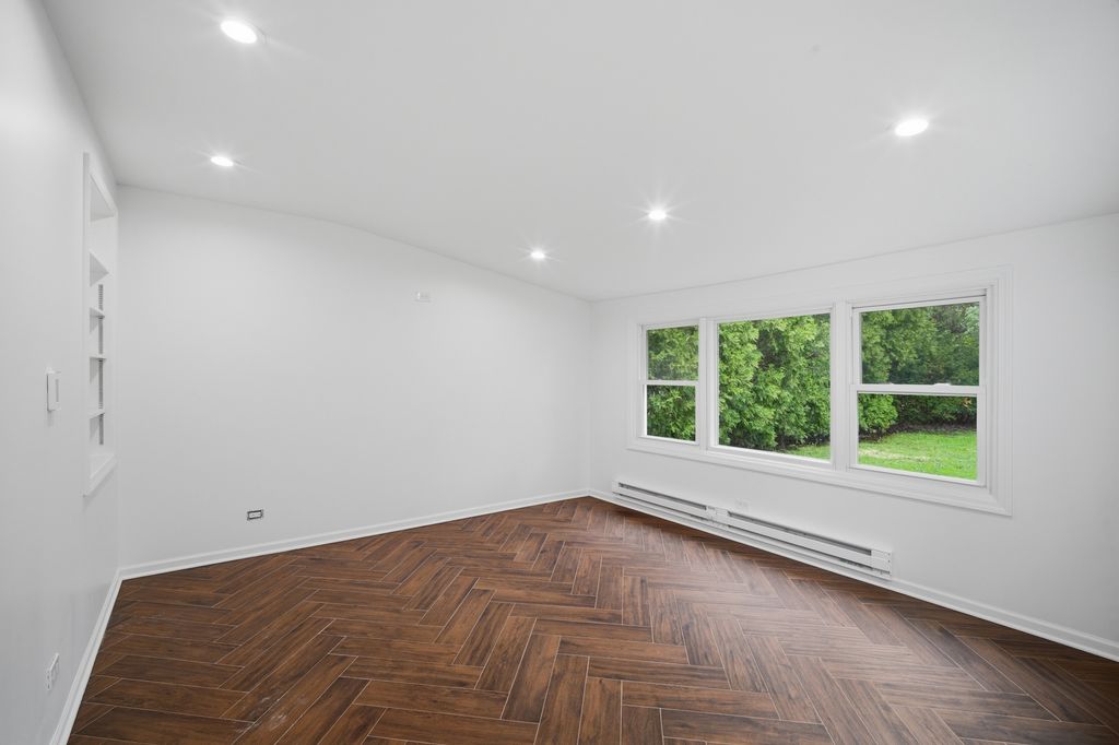 Image 11 of property listing at 1825 Beverly Place, Highland Park, IL 60035