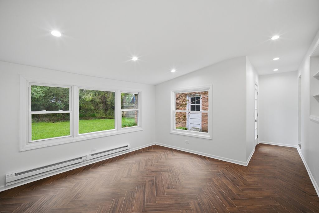 Image 12 of property listing at 1825 Beverly Place, Highland Park, IL 60035