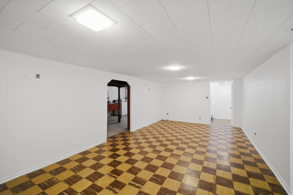 Image 13 of property listing at 1825 Beverly Place, Highland Park, IL 60035