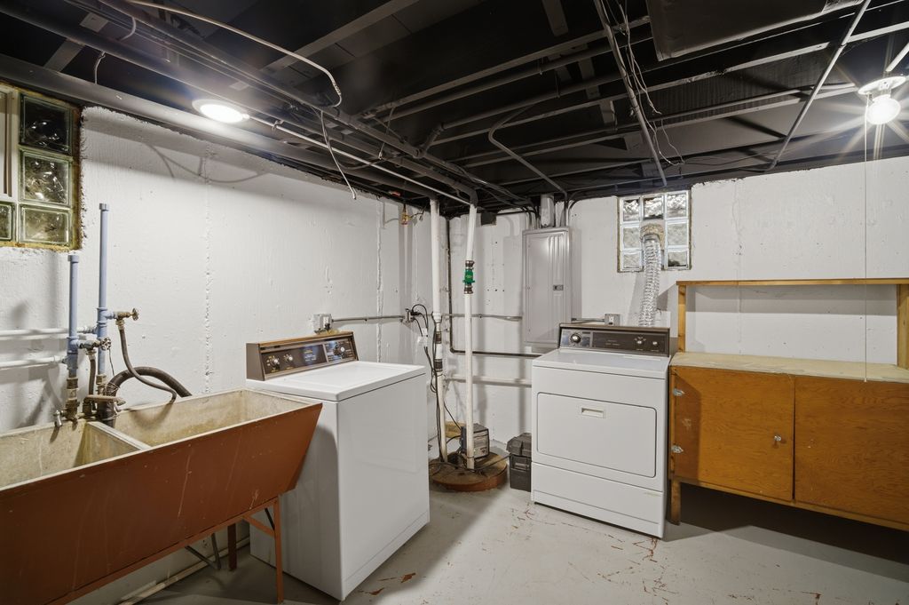 Image 14 of property listing at 1825 Beverly Place, Highland Park, IL 60035