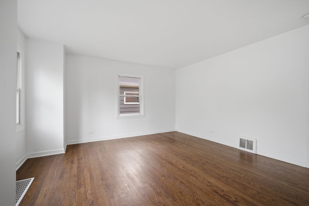 Image 3 of property listing at 1825 Beverly Place, Highland Park, IL 60035
