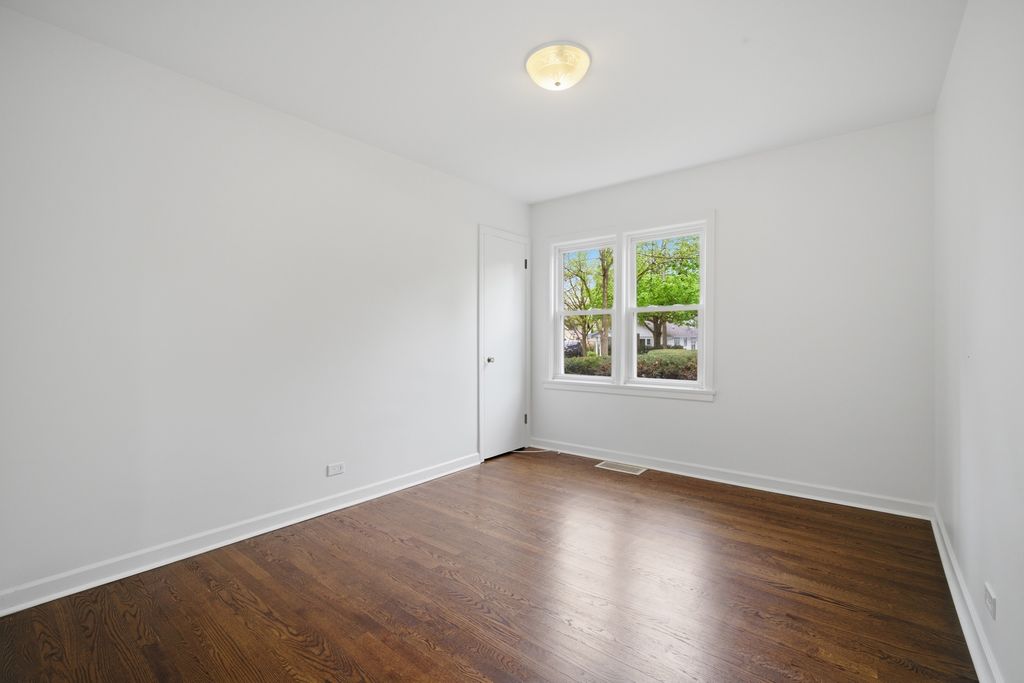 Image 10 of property listing at 1825 Beverly Place, Highland Park, IL 60035