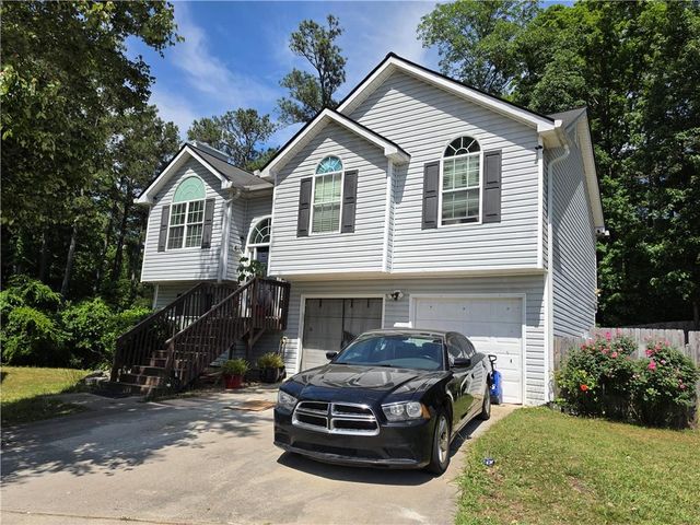2840 Two Lake Cir, South Fulton, GA 30349