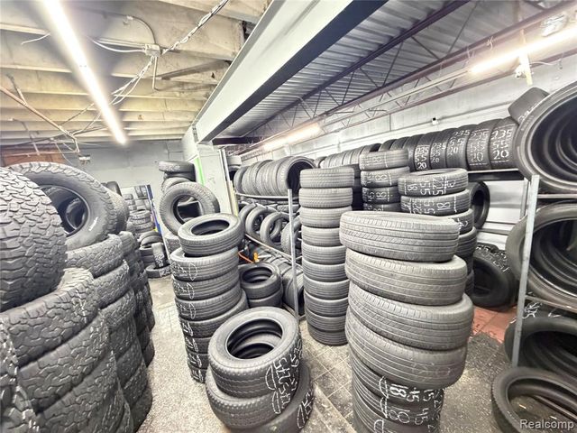 20111 Joy Road, Detroit, MI 48228