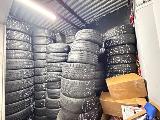 20111 Joy Road, Detroit, MI 48228