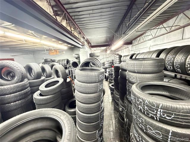 20111 Joy Road, Detroit, MI 48228