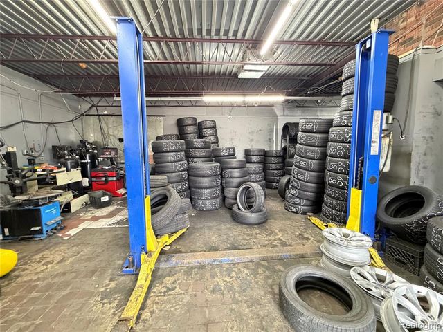 20111 Joy Road, Detroit, MI 48228