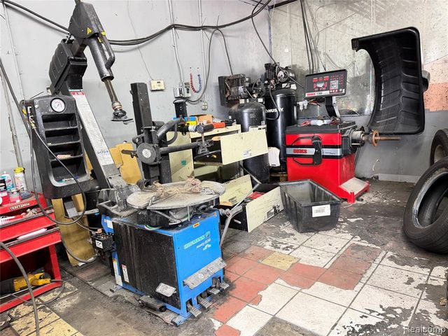 20111 Joy Road, Detroit, MI 48228