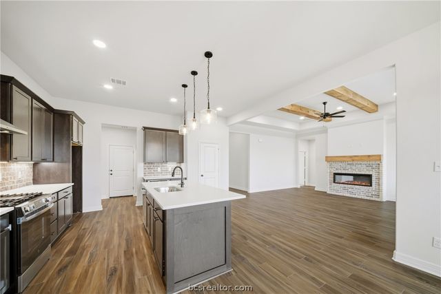 105 Court-Side Drive, Snook, TX 77878