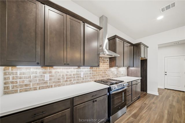105 Court-Side Drive, Snook, TX 77878