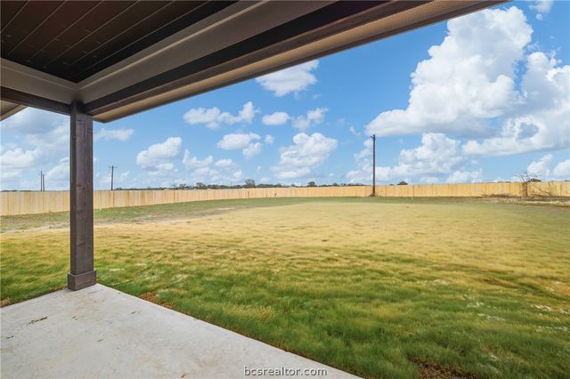 105 Court-Side Drive, Snook, TX 77878