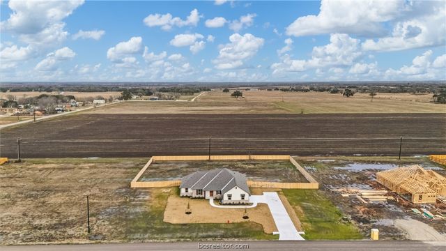 105 Court-Side Drive, Snook, TX 77878