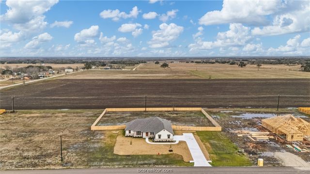 105 Court-Side Drive, Snook, TX 77878