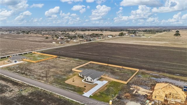105 Court-Side Drive, Snook, TX 77878