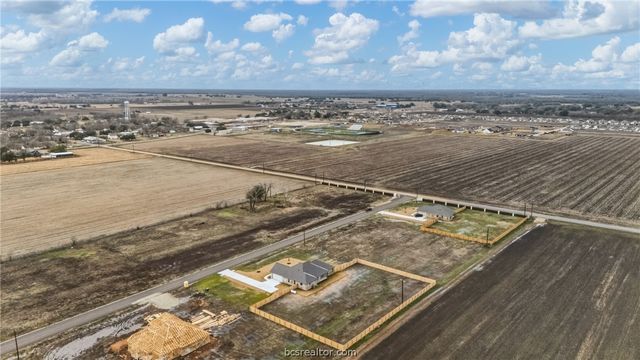 105 Court-Side Drive, Snook, TX 77878