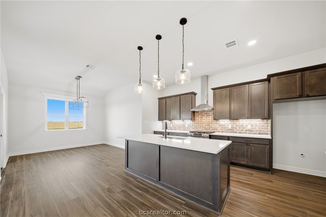 105 Court-Side Drive, Snook, TX 77878