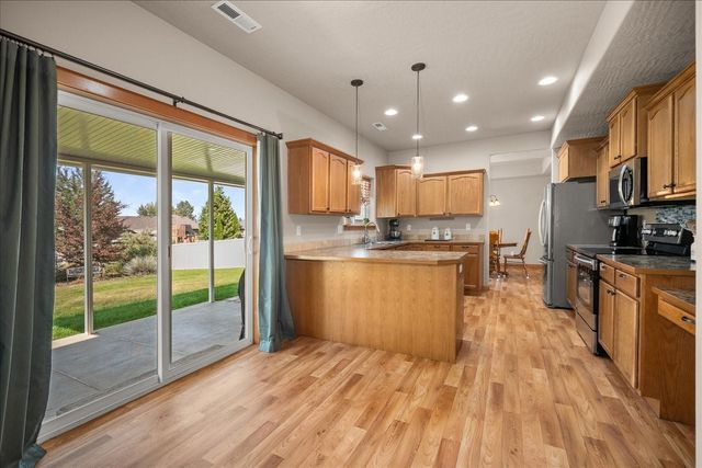 9420 W Ballesteros Ct, Cheney, WA 99004