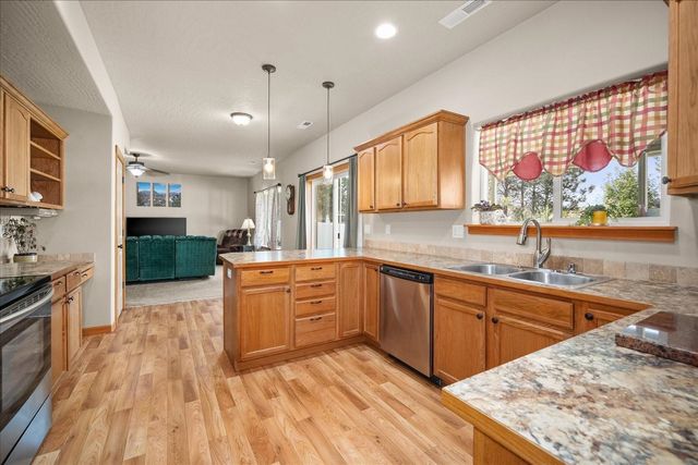 9420 W Ballesteros Ct, Cheney, WA 99004