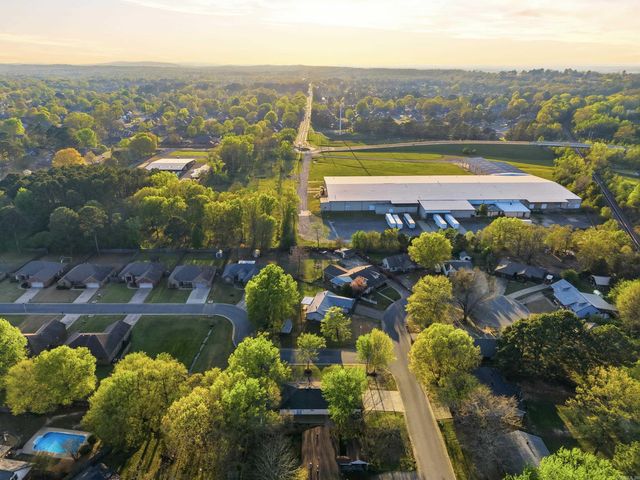 19 Rosanne Dr, Conway, AR 72034