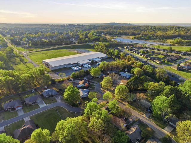 19 Rosanne Dr, Conway, AR 72034