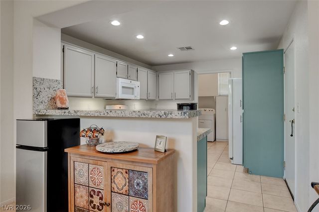 10190 Deerfield Beach Avenue 102, Las Vegas, NV 89129