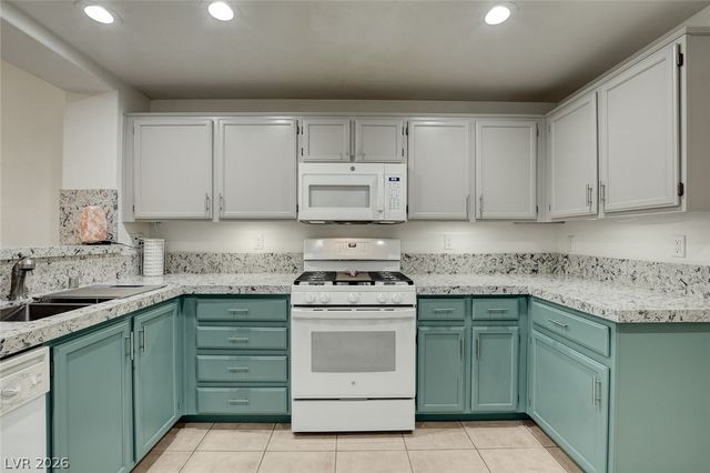 10190 Deerfield Beach Avenue 102, Las Vegas, NV 89129