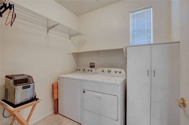 10190 Deerfield Beach Avenue 102, Las Vegas, NV 89129