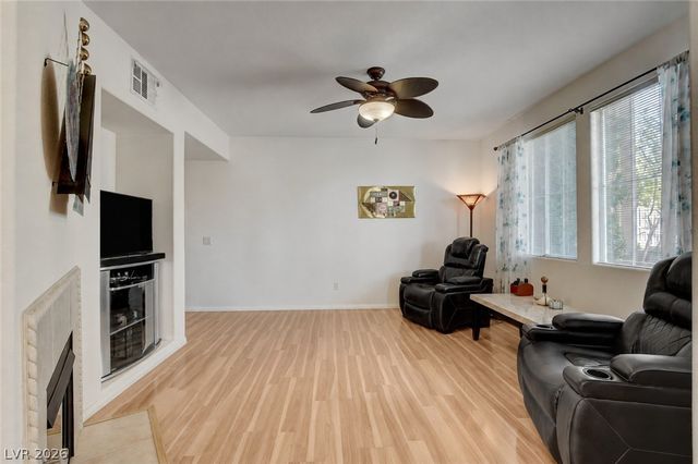 10190 Deerfield Beach Avenue 102, Las Vegas, NV 89129