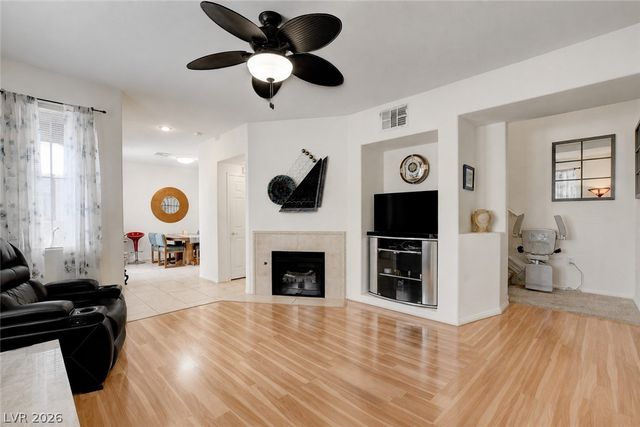 10190 Deerfield Beach Avenue 102, Las Vegas, NV 89129