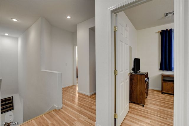 10190 Deerfield Beach Avenue 102, Las Vegas, NV 89129