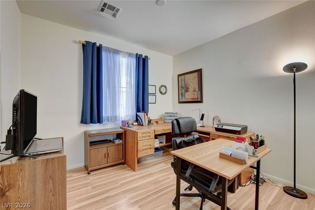 10190 Deerfield Beach Avenue 102, Las Vegas, NV 89129