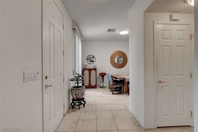 10190 Deerfield Beach Avenue 102, Las Vegas, NV 89129
