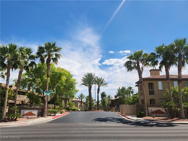 10190 Deerfield Beach Avenue 102, Las Vegas, NV 89129