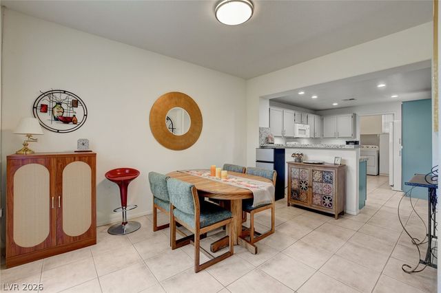 10190 Deerfield Beach Avenue 102, Las Vegas, NV 89129