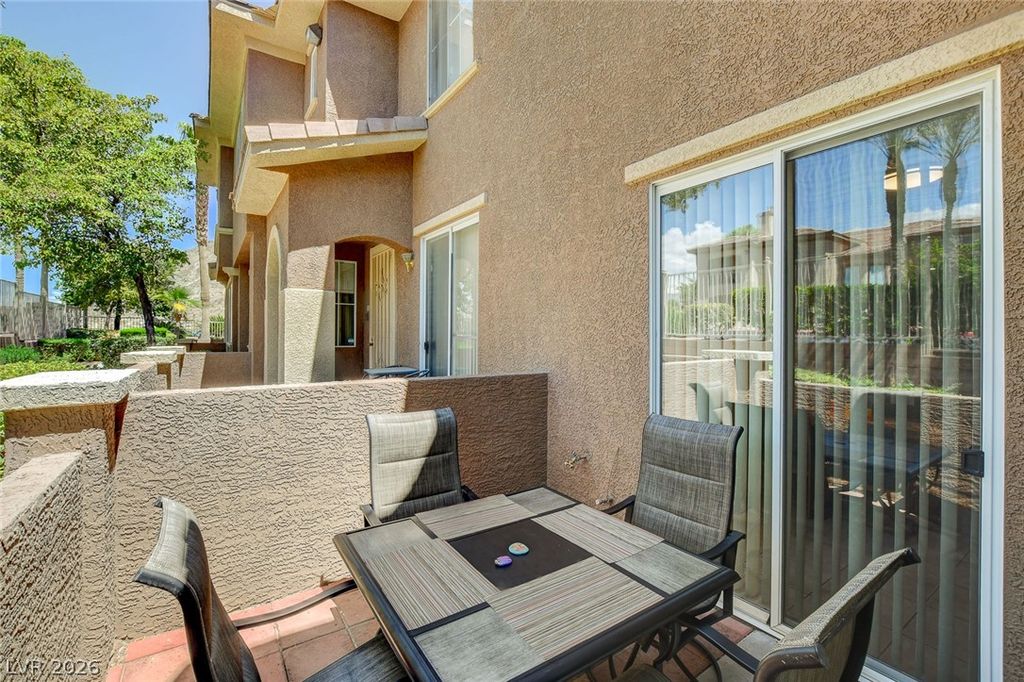 10190 Deerfield Beach Avenue 102, Las Vegas, NV 89129 — photo 3