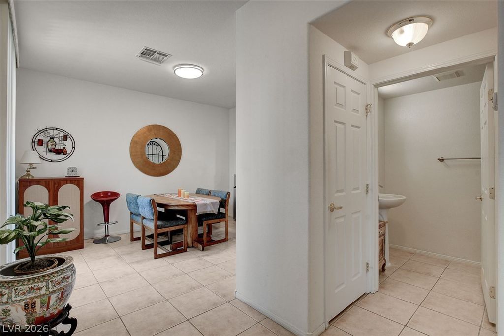 10190 Deerfield Beach Avenue 102, Las Vegas, NV 89129 — photo 5