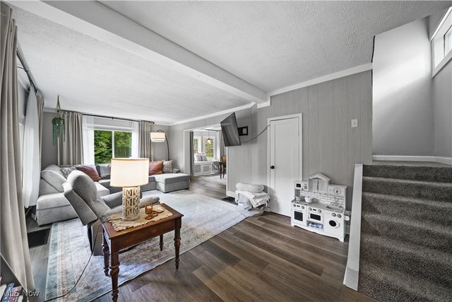 9700 Silica Sand Road, Garrettsville, OH 44231