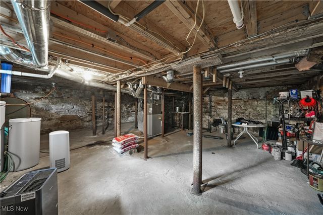 9700 Silica Sand Road, Garrettsville, OH 44231