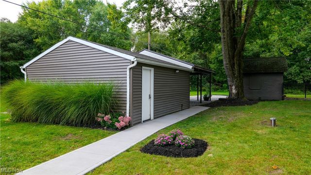 9700 Silica Sand Road, Garrettsville, OH 44231