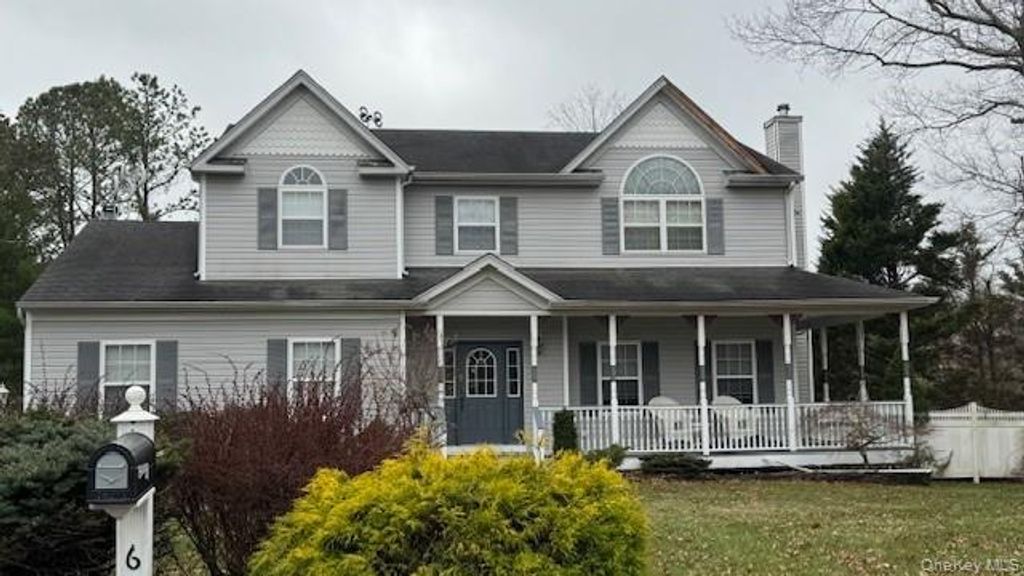 6 Donnelly Court, Manorville, NY 11949