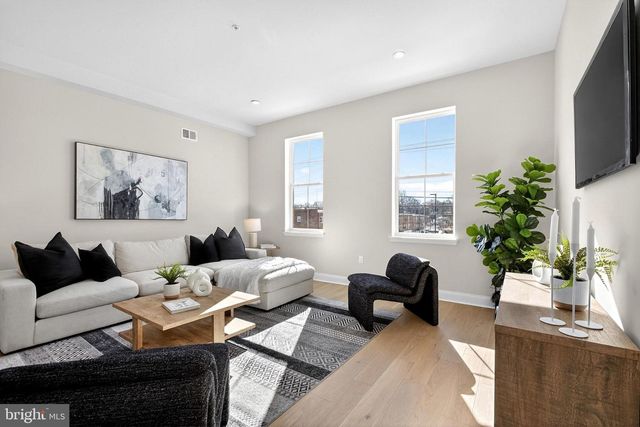 2719 LORRAINE CT, Philadelphia, PA 19131