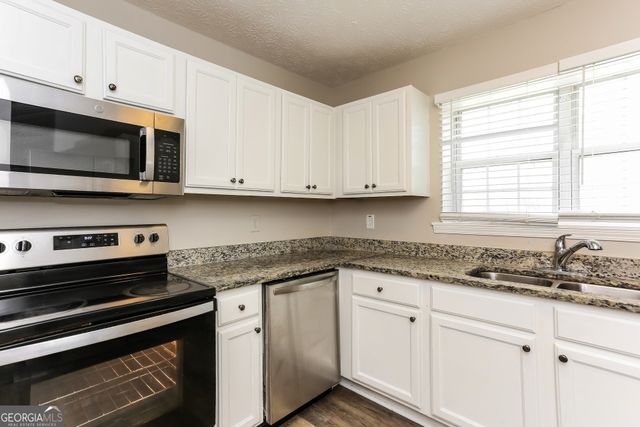 372 Jasmine Drive, Locust Grove, GA 30248