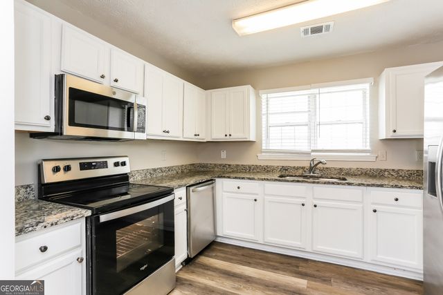 372 Jasmine Drive, Locust Grove, GA 30248