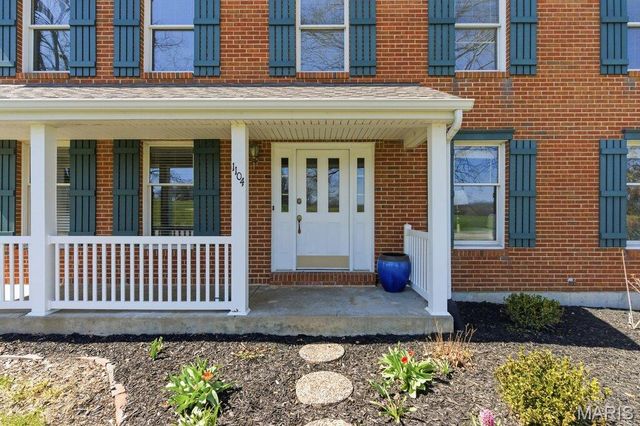 1104 S Charlemagne Drive, Lake St Louis, MO 63367