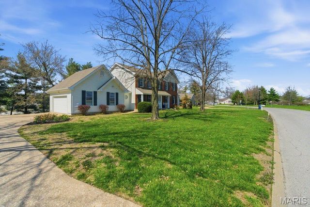 1104 S Charlemagne Drive, Lake St Louis, MO 63367