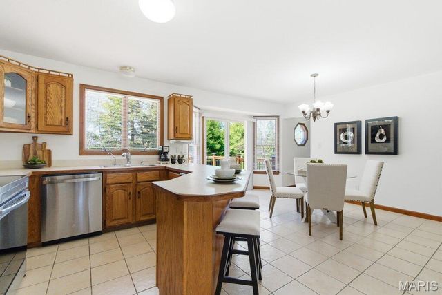 1104 S Charlemagne Drive, Lake St Louis, MO 63367