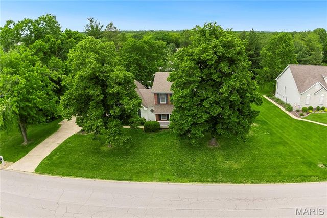 1104 S Charlemagne Drive, Lake St Louis, MO 63367