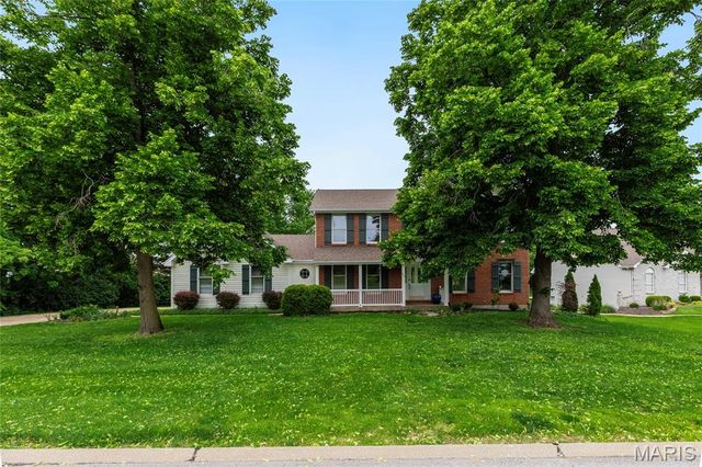 1104 S Charlemagne Drive, Lake St Louis, MO 63367